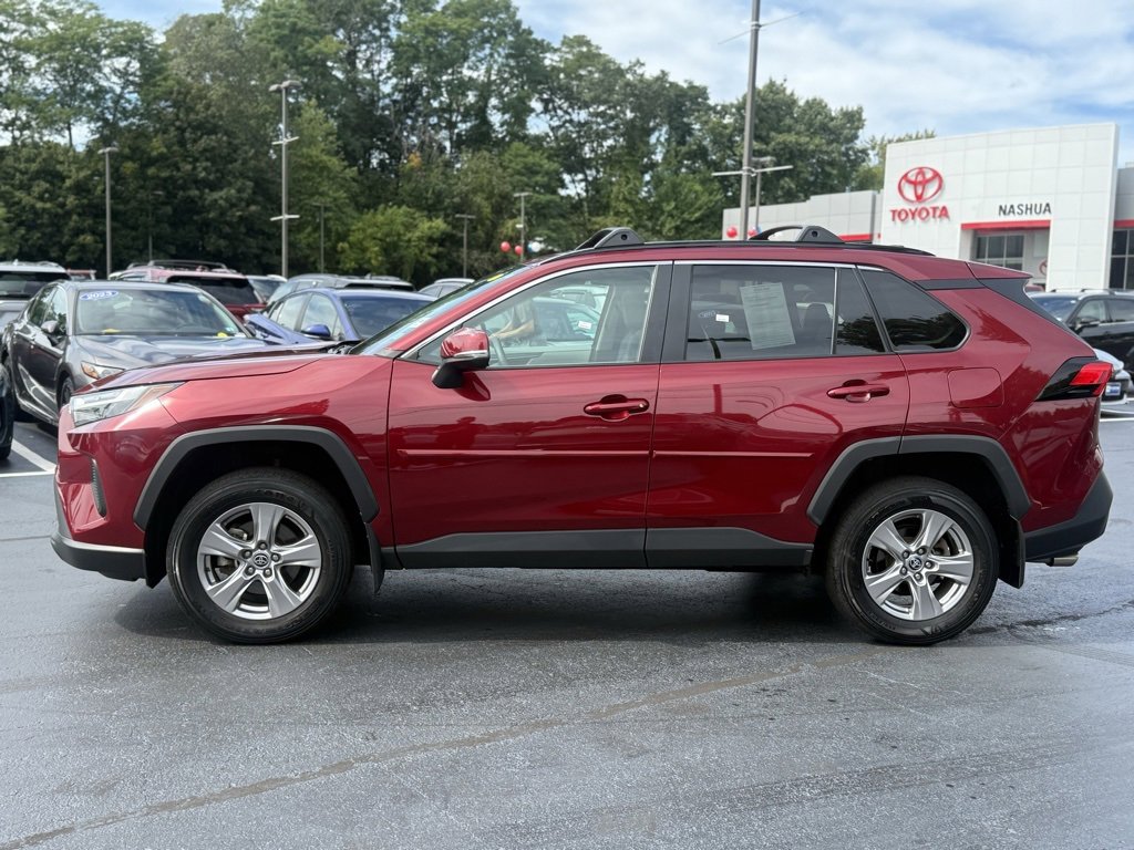2022 Toyota RAV4 XLE photo 2