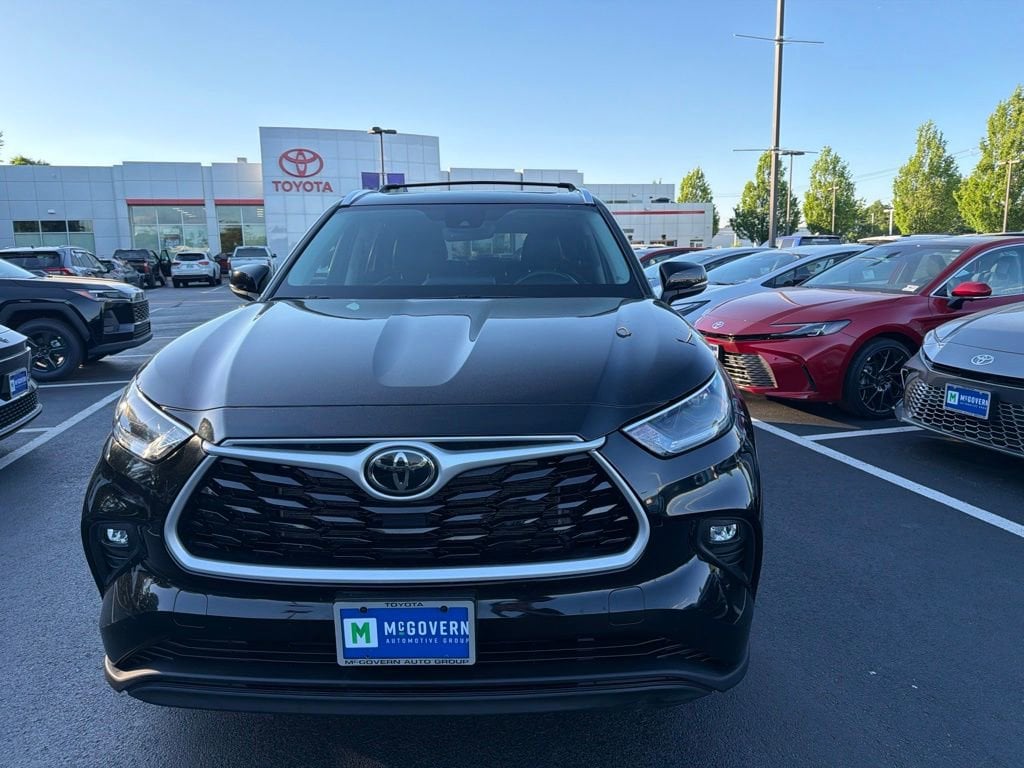 Used 2021 Toyota Highlander XLE Sport Utility