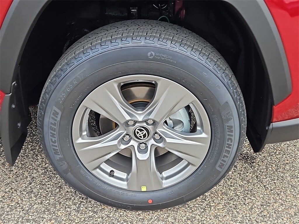 2025 Toyota RAV4 XLE photo 2