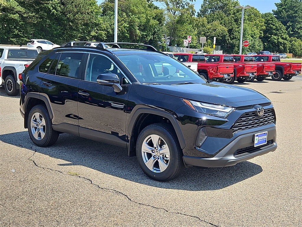 2025 Toyota RAV4 XLE photo 2