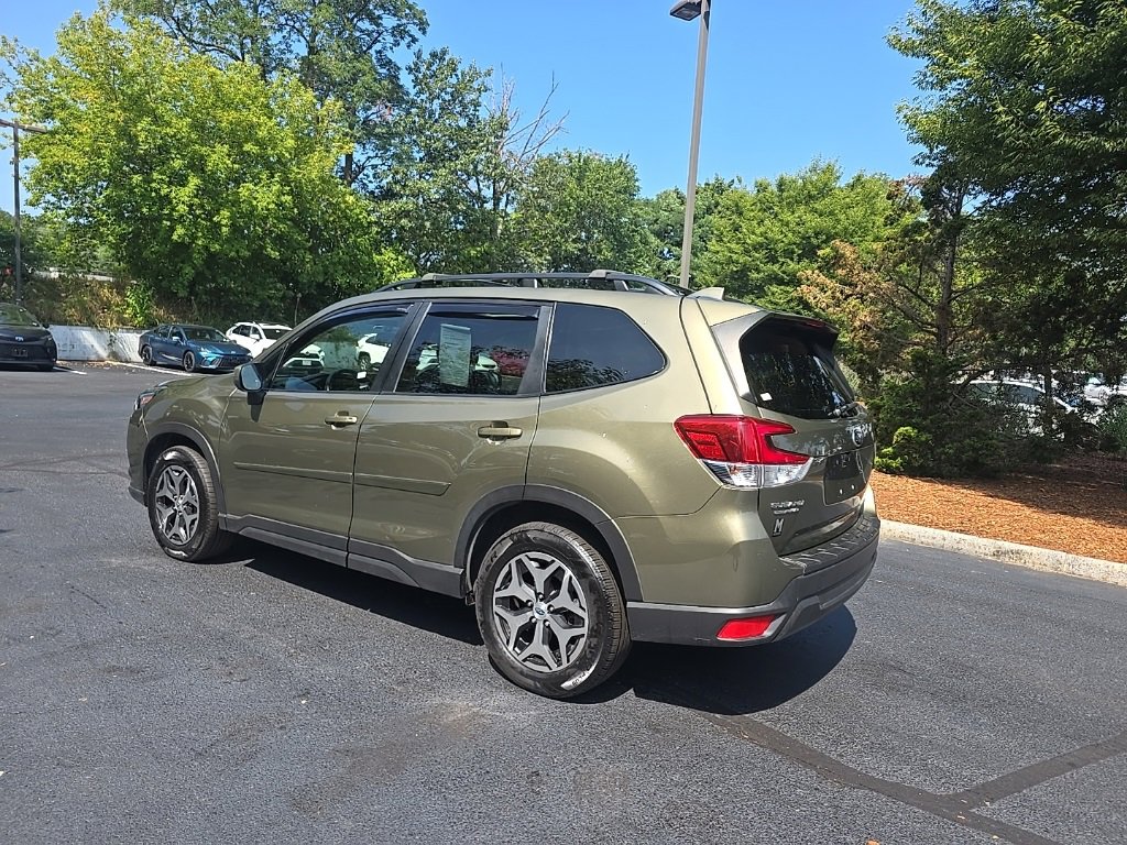2022 Subaru Forester Premium photo 2