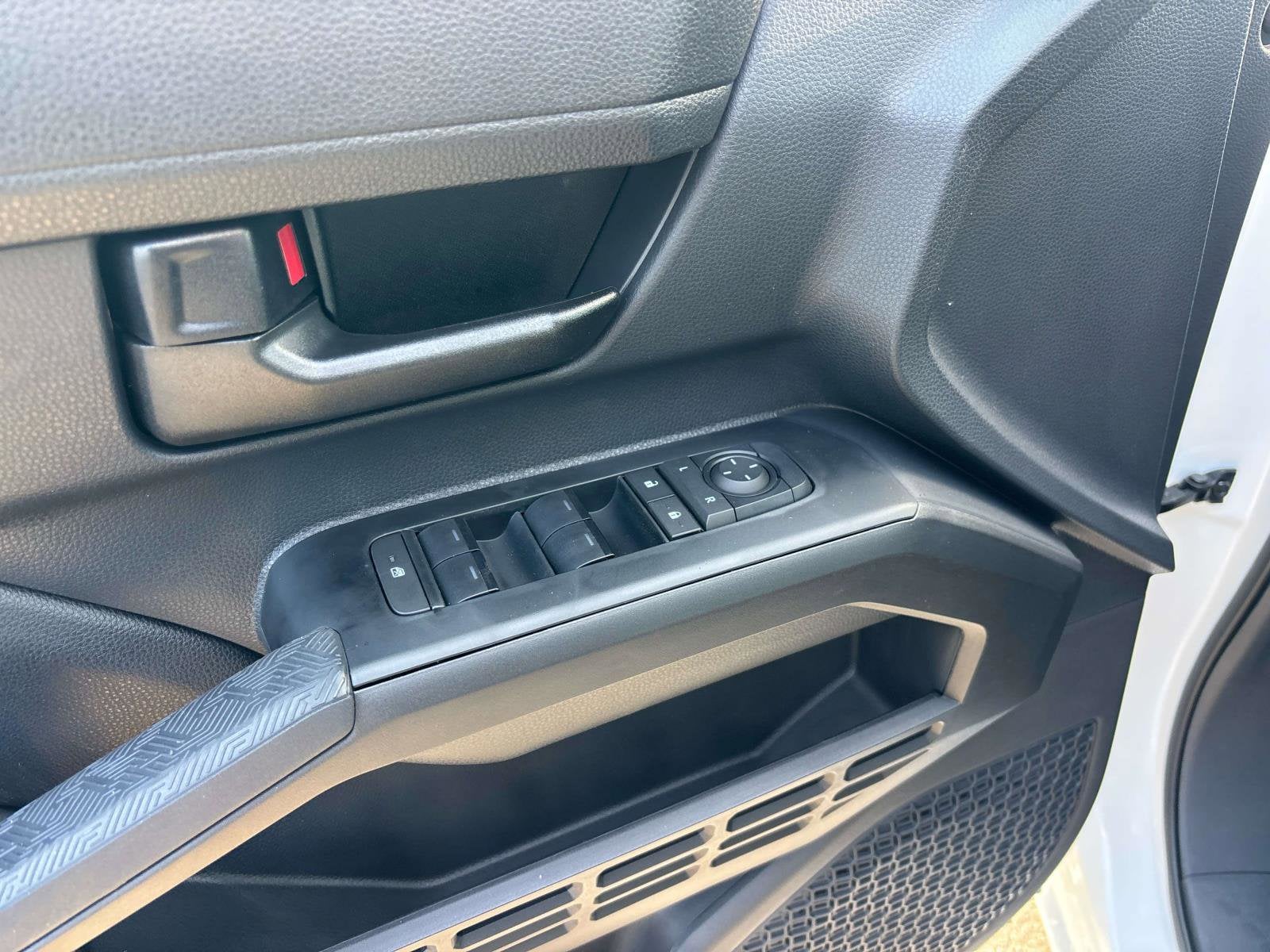 2026 Toyota Tacoma SR5 - Photo 8