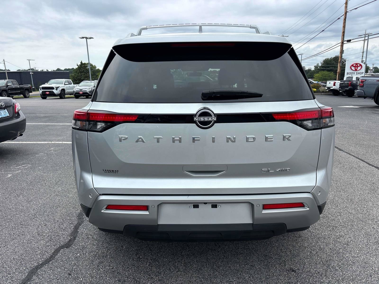 2024 Nissan Pathfinder SL - Photo 4