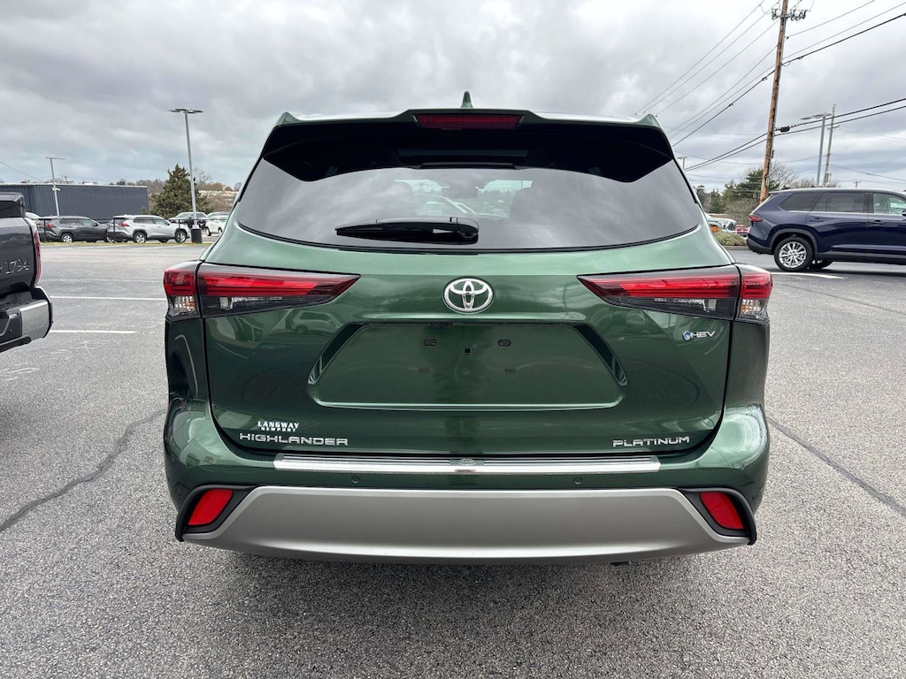 New 2025 Toyota Highlander Hybrid Platinum SUV