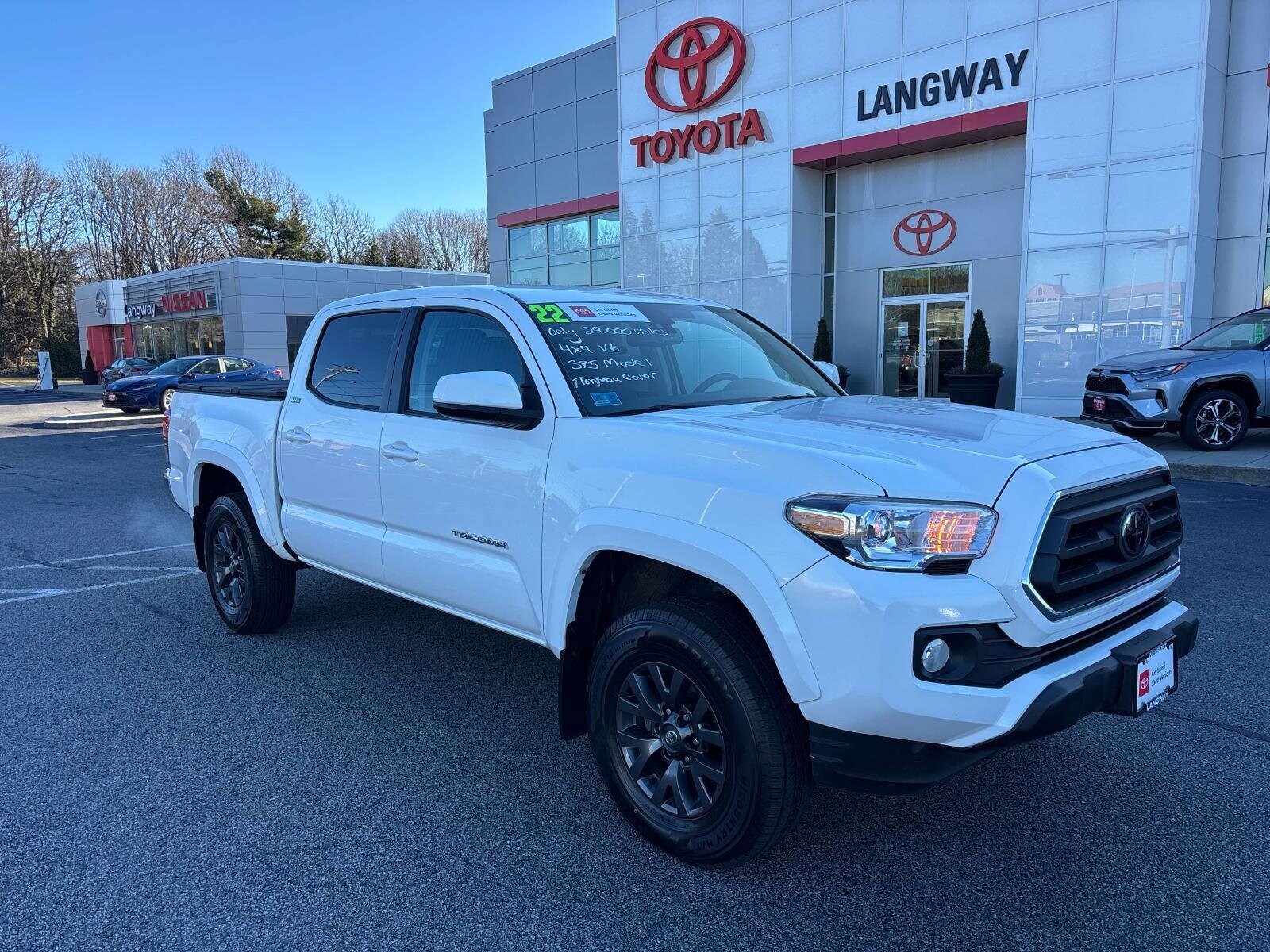 2022 Toyota Tacoma SR5's photo