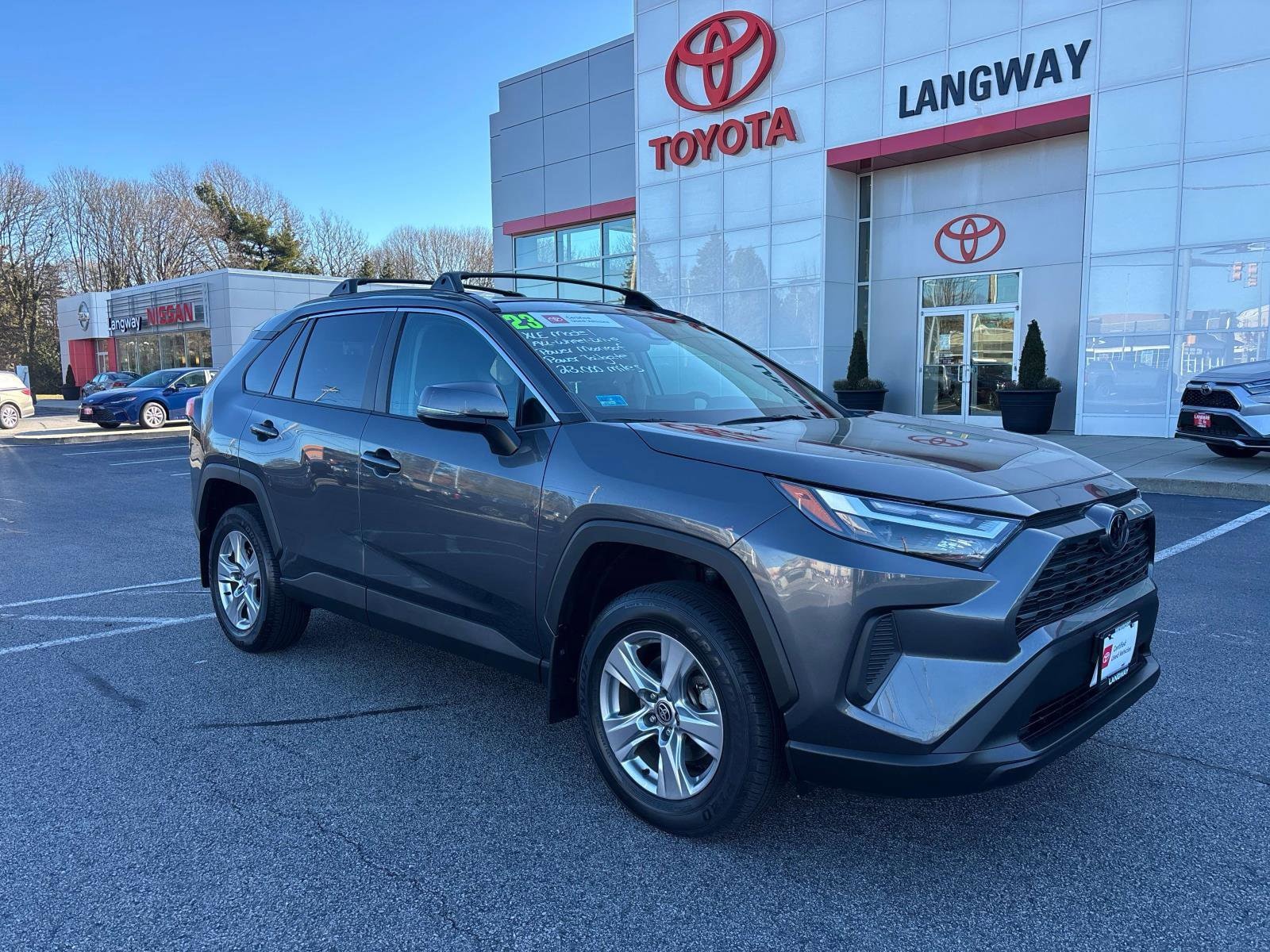 2023 Toyota RAV4 XLE's photo