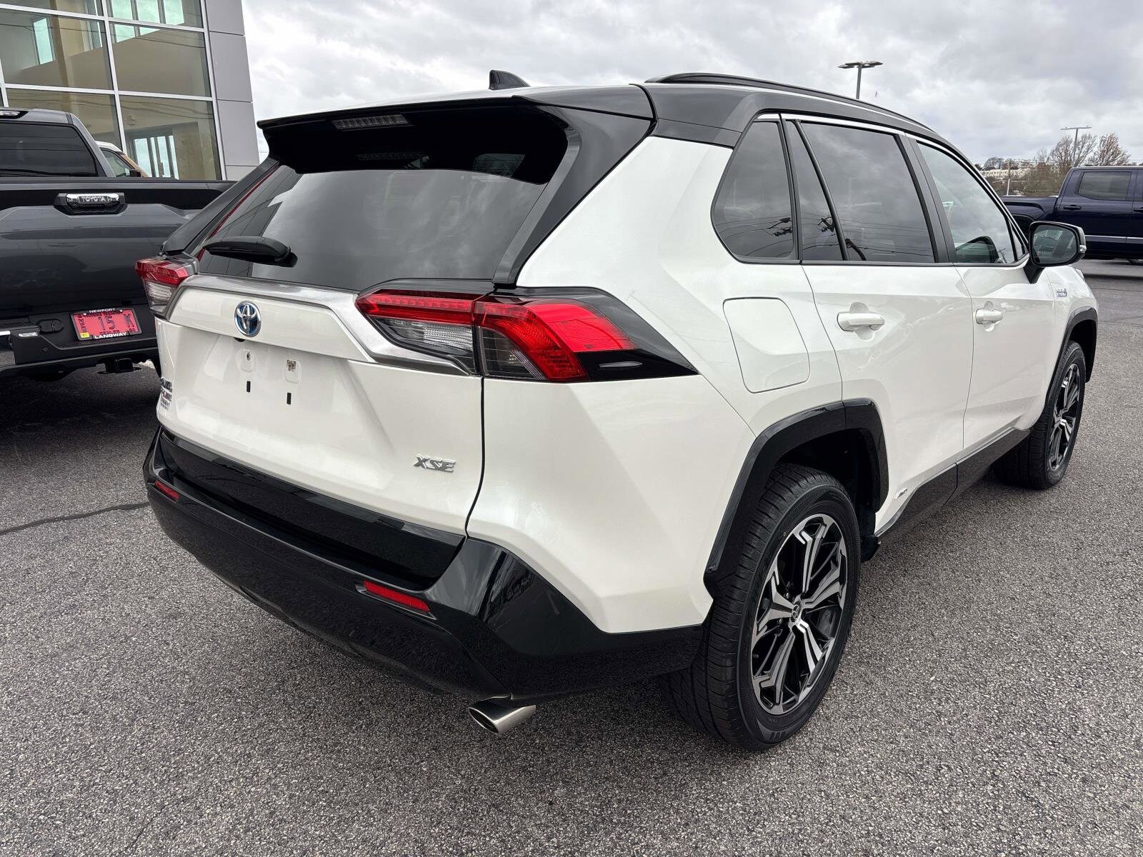 2022 Toyota RAV4 Prime XSE photo 3