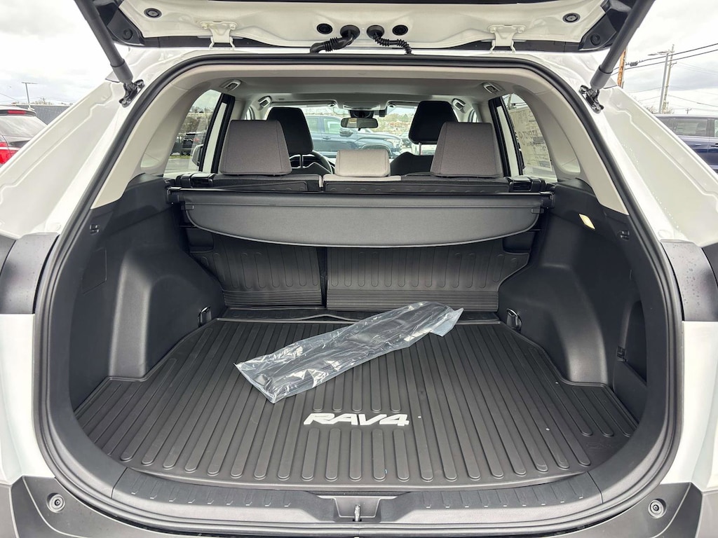 New 2025 Toyota RAV4 XLE SUV