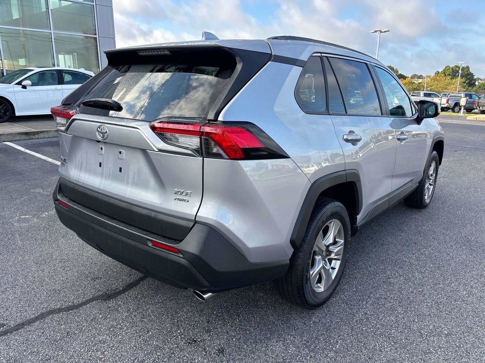 2023 Toyota RAV4 XLE photo 2