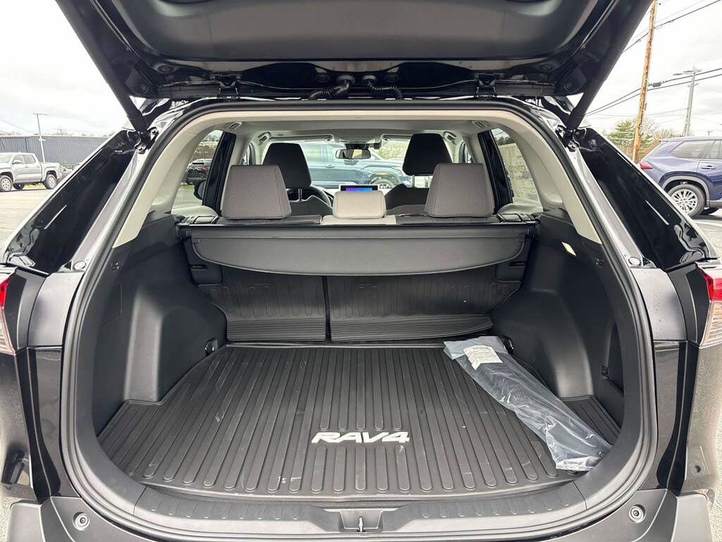 New 2025 Toyota RAV4 XLE SUV