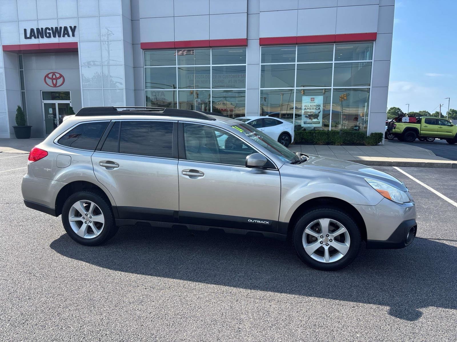 Used 2014 Subaru Outback 2.5i Premium with VIN 4S4BRBCC0E3327032 for sale in Middletown, RI