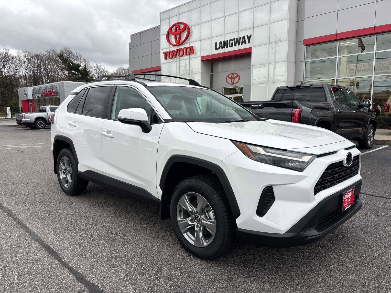 2025 Toyota RAV4 XLE's photo