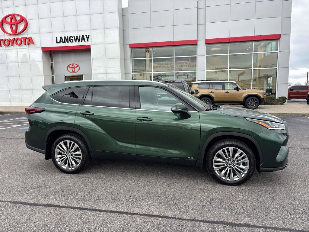 New 2025 Toyota Highlander Hybrid Platinum SUV
