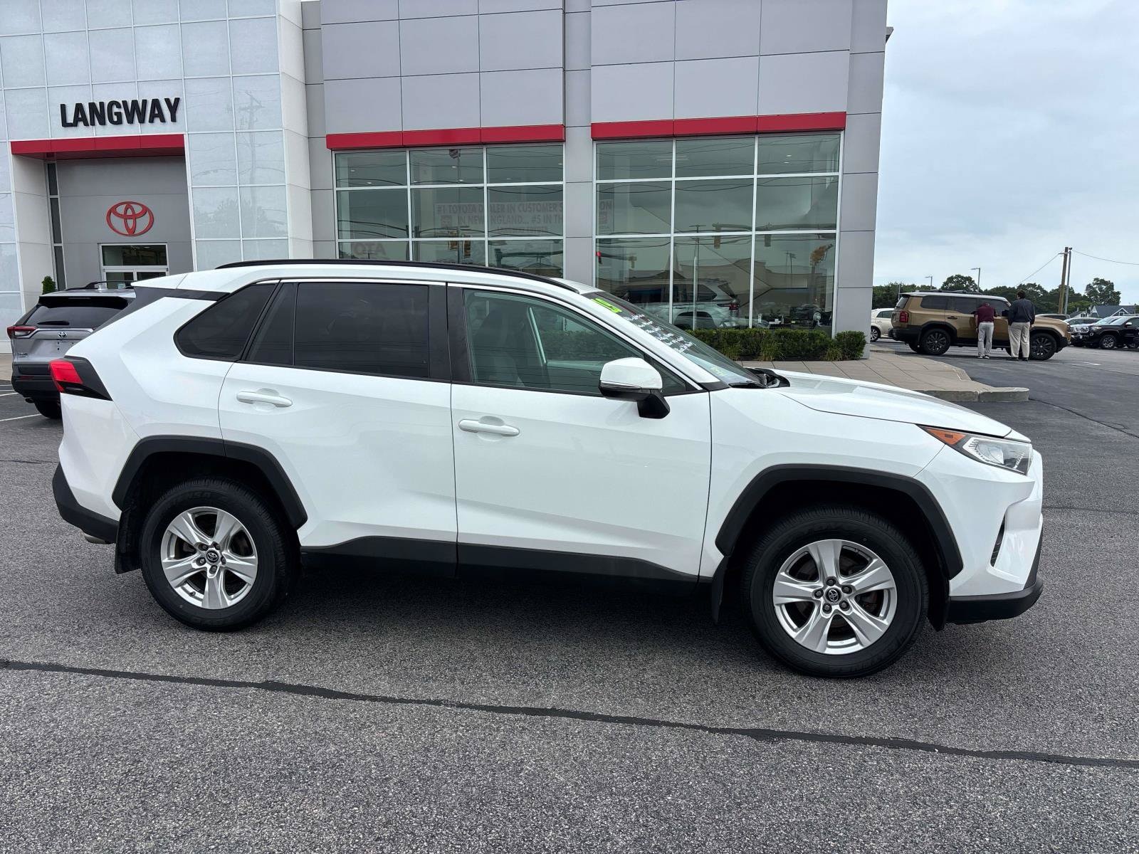 Used 2019 Toyota RAV4 XLE with VIN 2T3P1RFV7KC001584 for sale in Middletown, RI