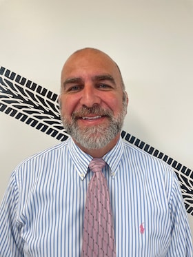 Staff member Carlos Santos from ID_14e4efd74459