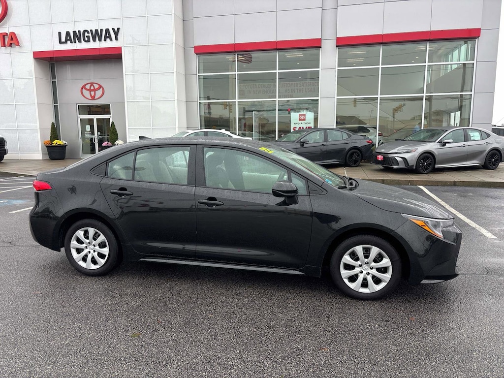 Used 2022 Toyota Corolla LE Sedan