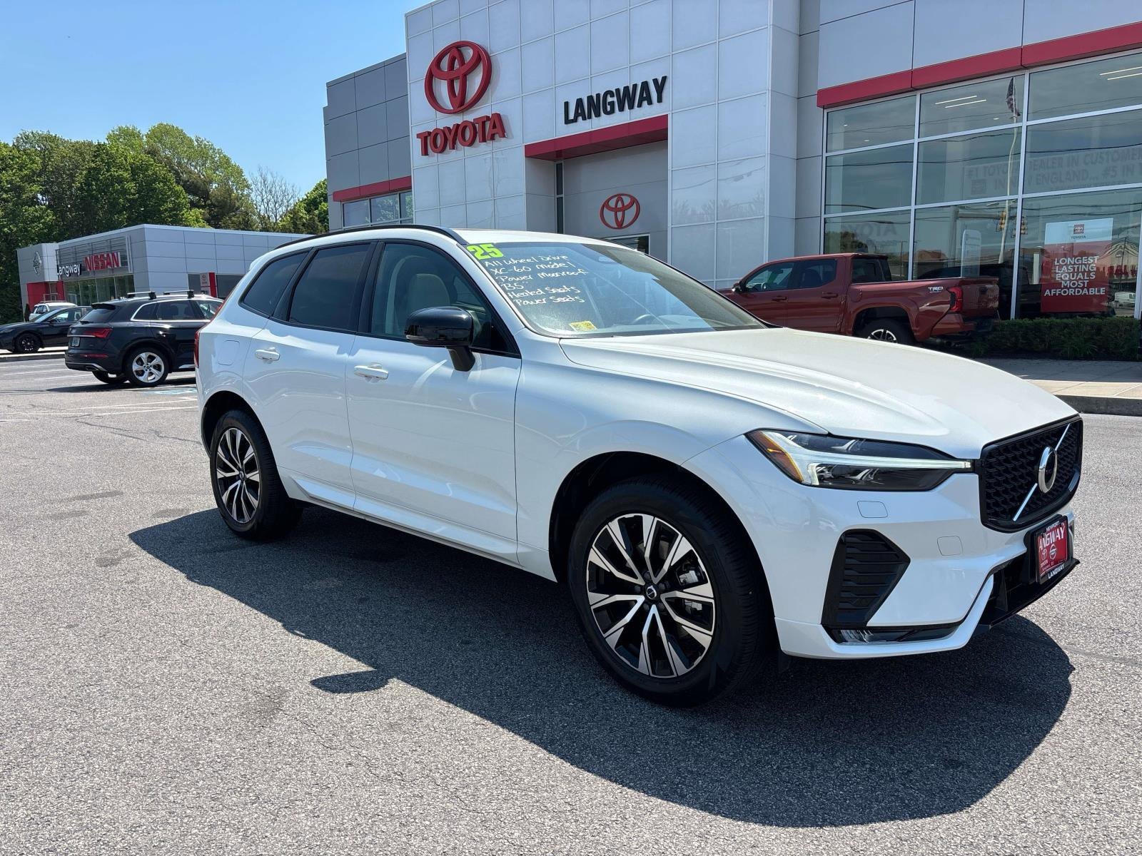 2025 Volvo XC60 B5 Core Dark AWD's photo