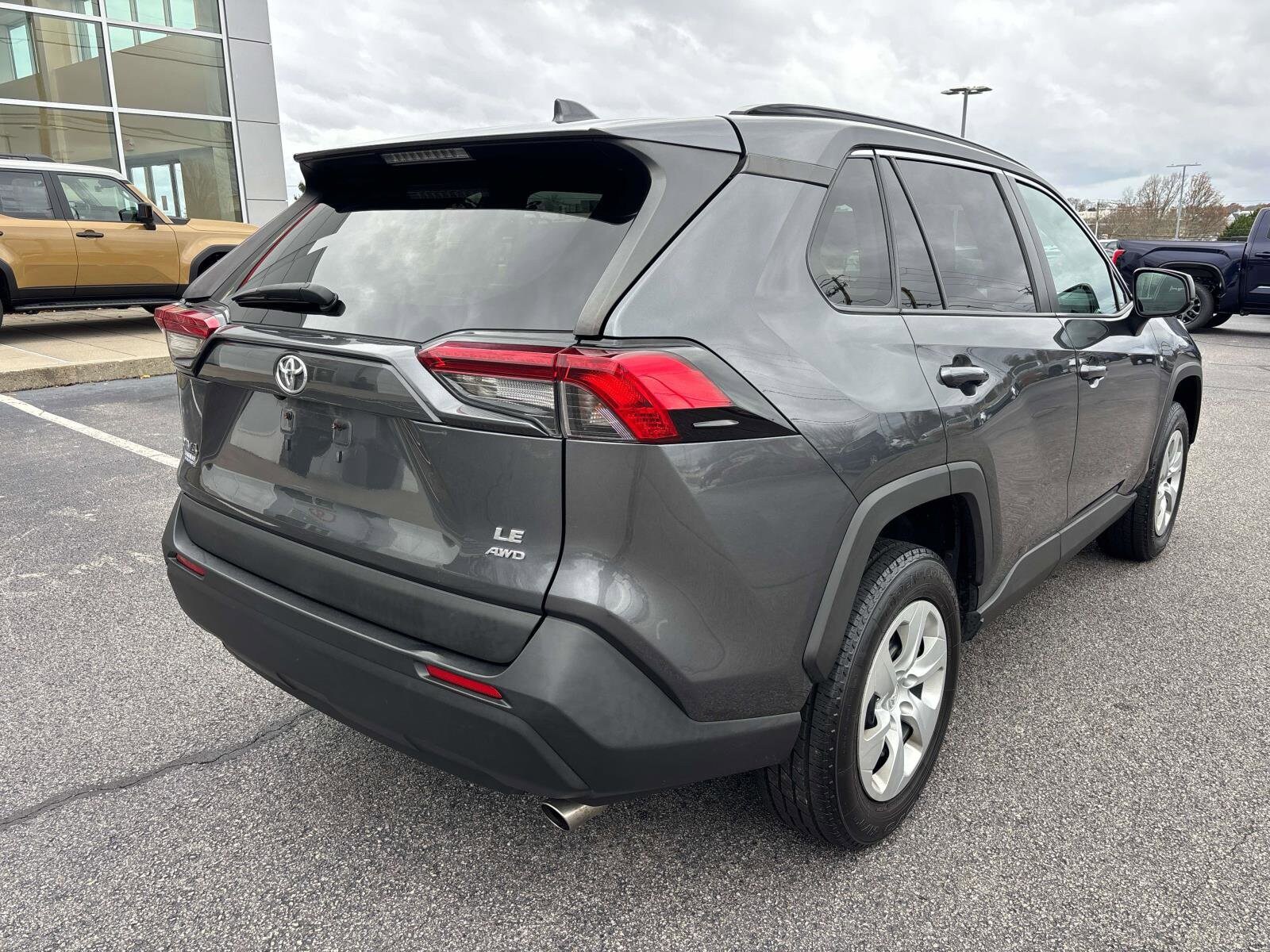 2019 Toyota RAV4 LE photo 2