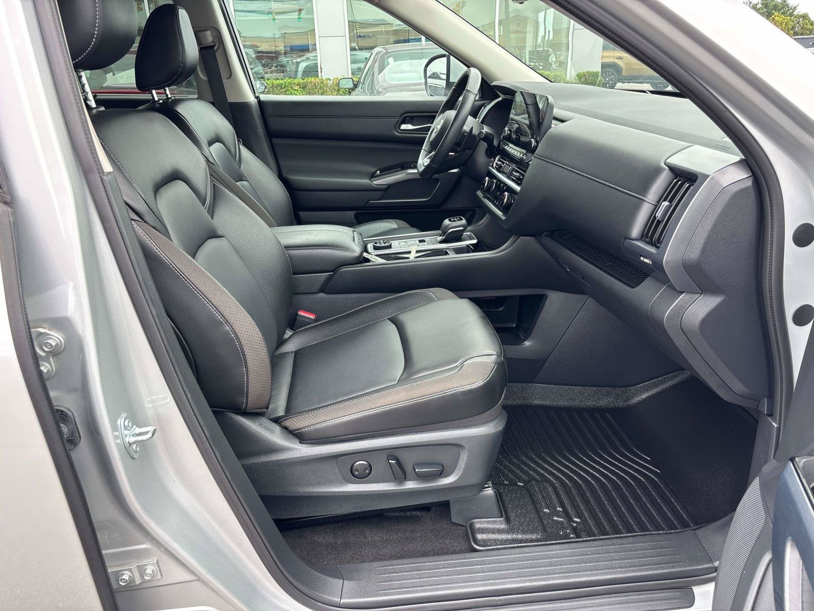 2024 Nissan Pathfinder SL - Photo 16