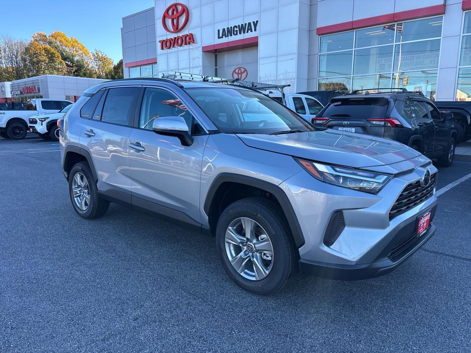 2025 Toyota RAV4 XLE's photo