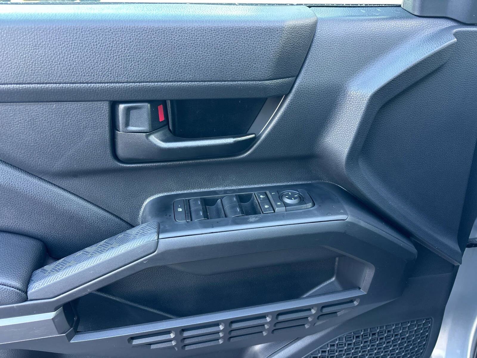 2026 Toyota Tacoma SR5 - Photo 8