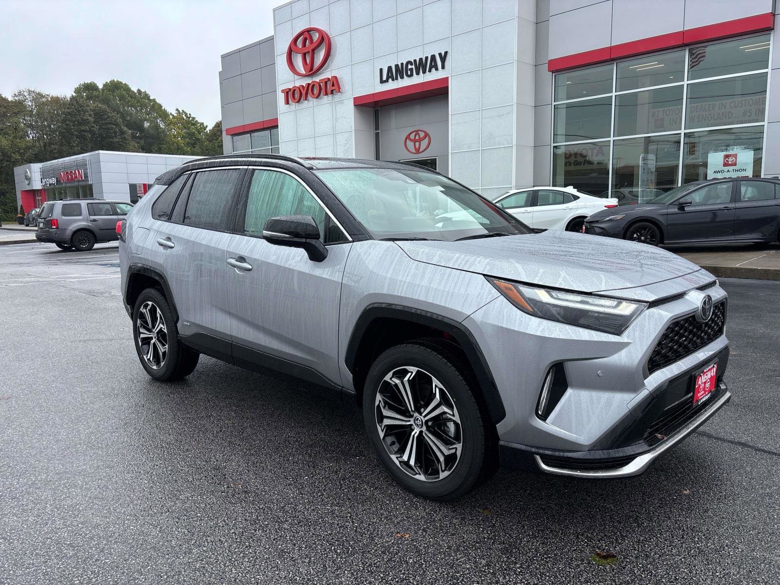 2025 Toyota RAV4 XSE's photo