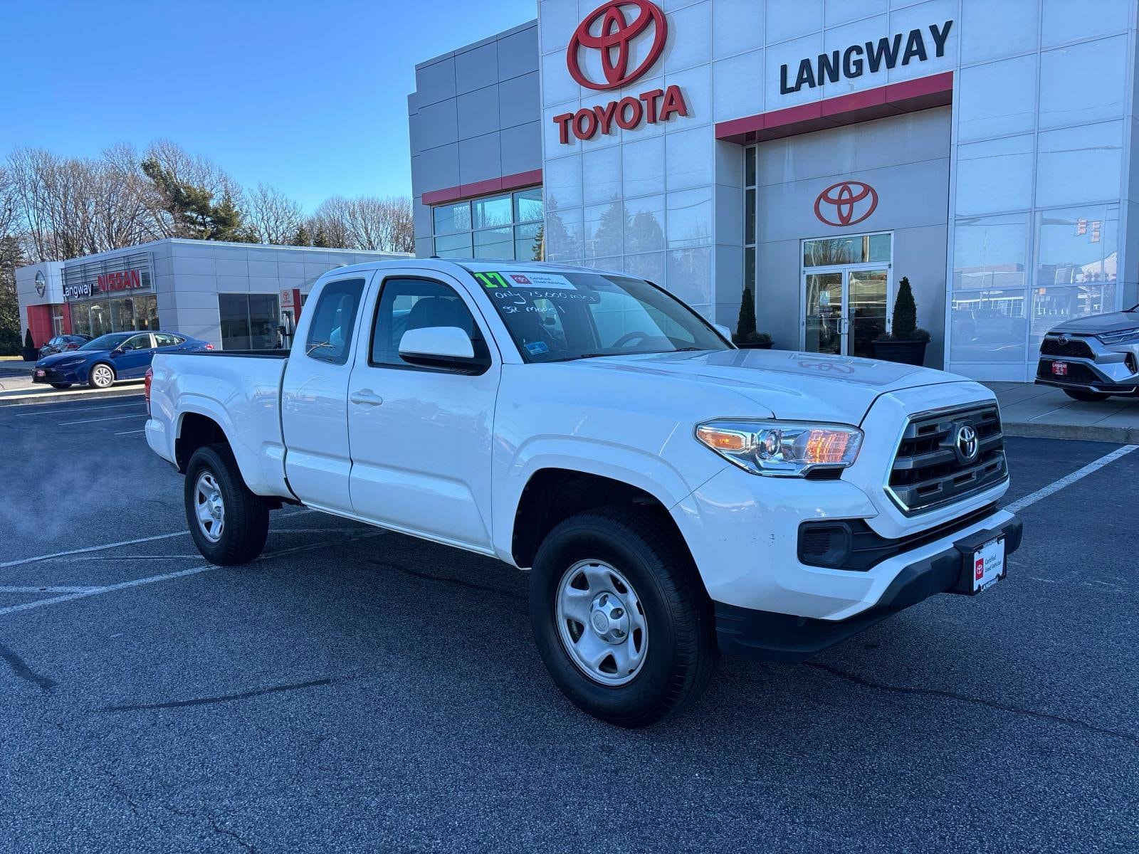 2017 Toyota Tacoma SR's photo