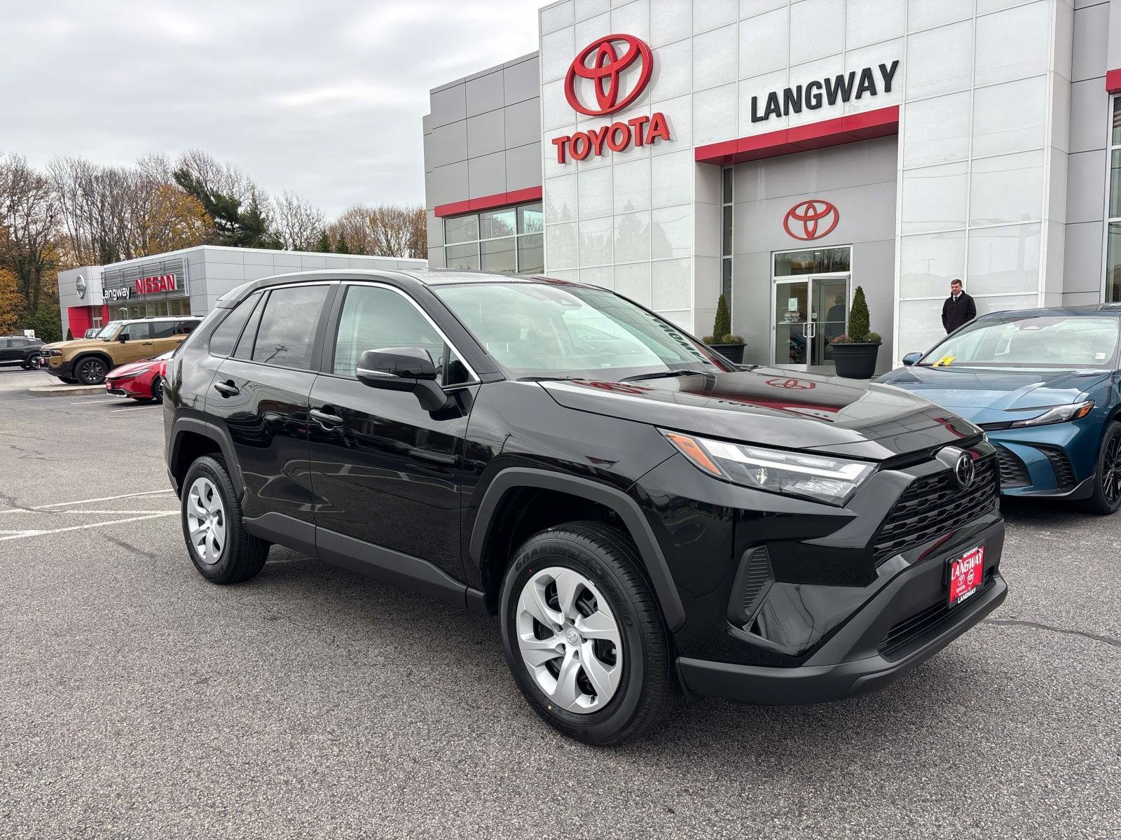 2025 Toyota RAV4 LE's photo