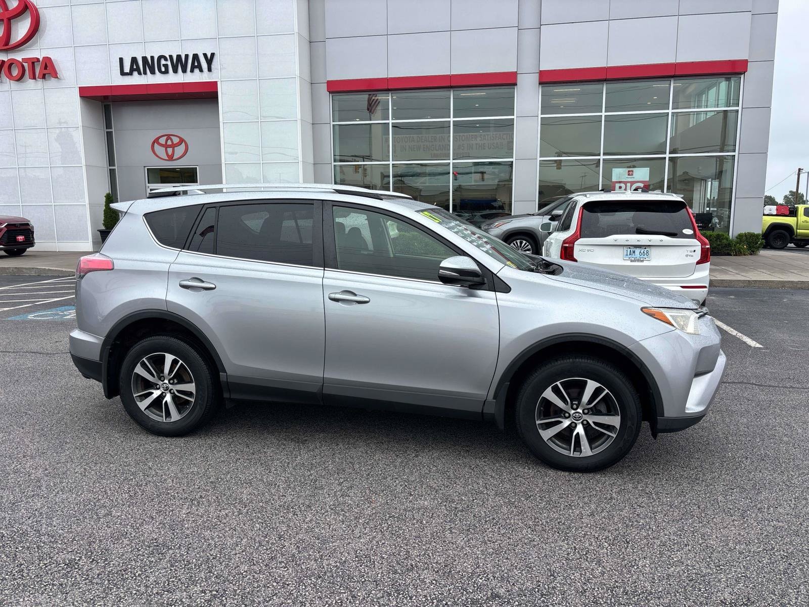 Used 2018 Toyota RAV4 XLE with VIN JTMRFREV4JD230374 for sale in Middletown, RI