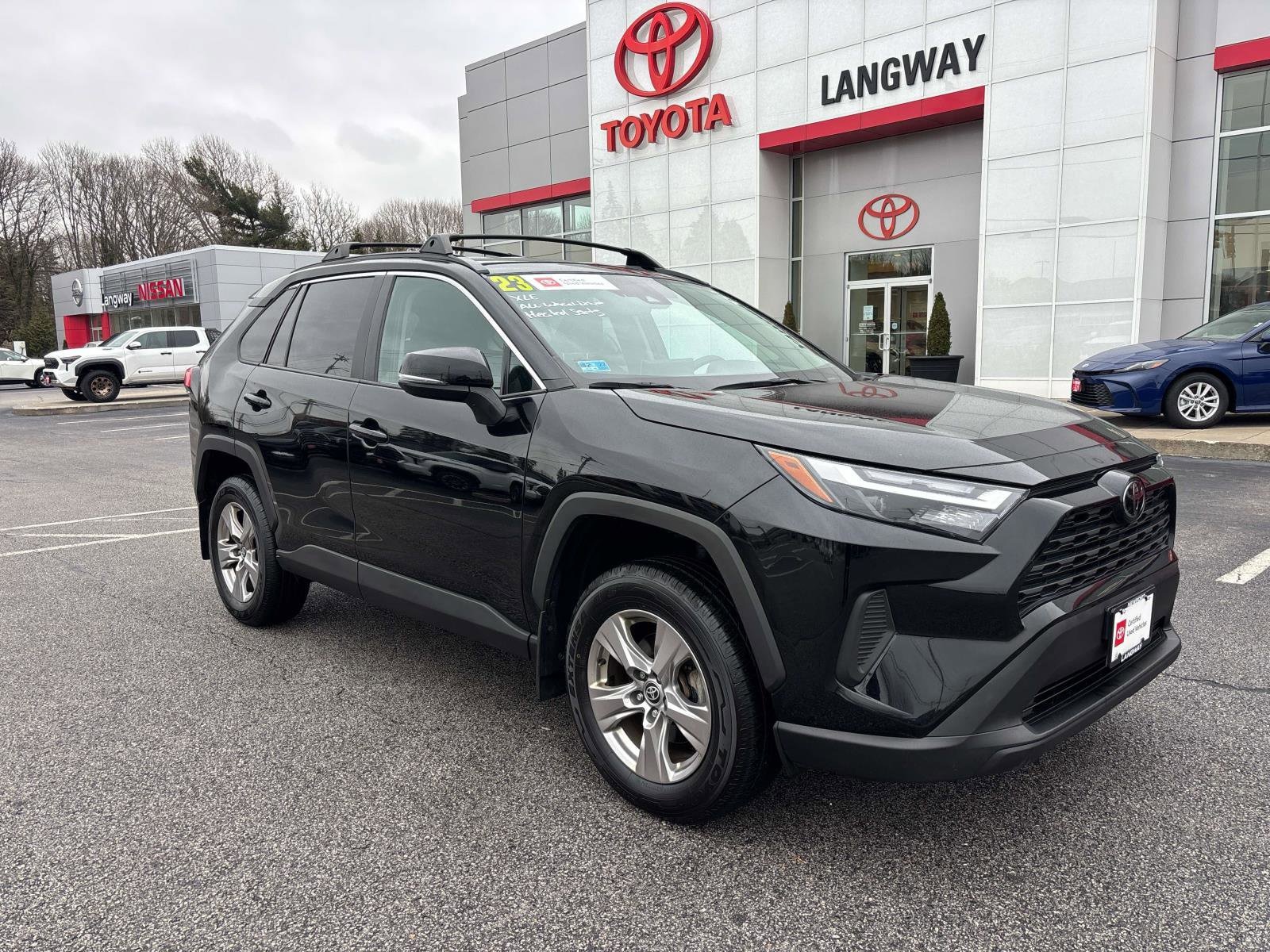 2023 Toyota RAV4 XLE's photo