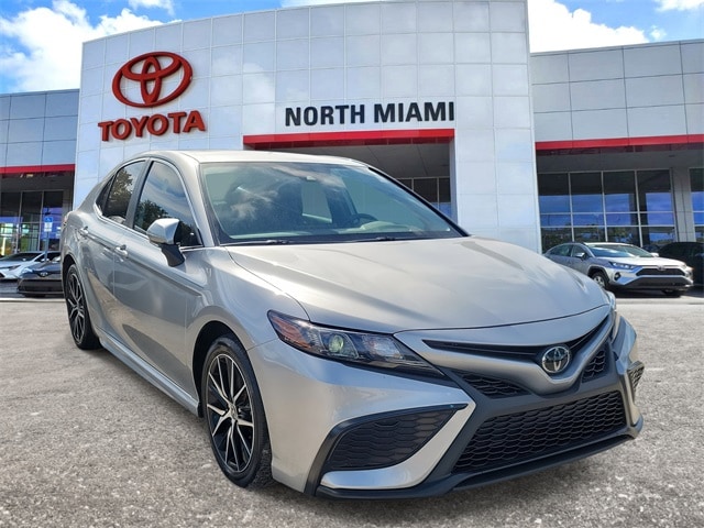 2023 Toyota Camry SE's photo