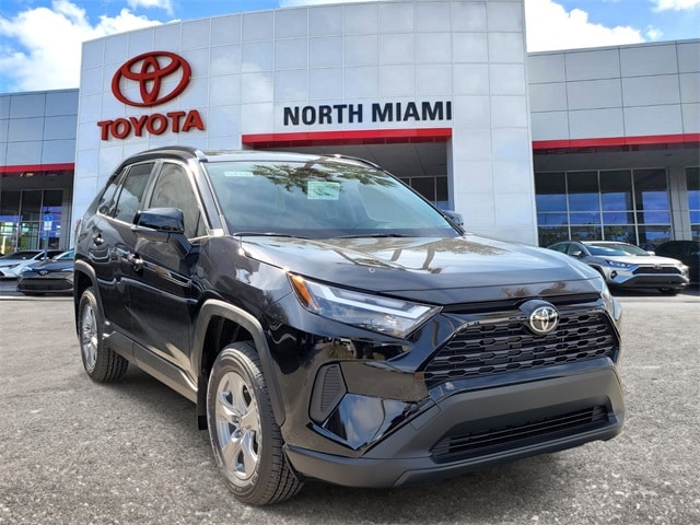 2025 Toyota RAV4 XLE's photo