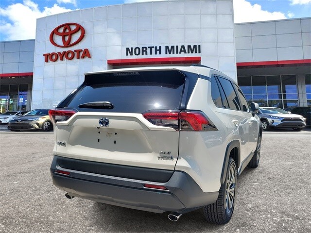 2022 Toyota RAV4 Hybrid XLE Premium photo 4
