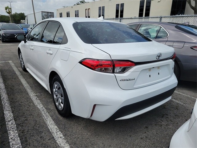 2021 Toyota Corolla L photo 3