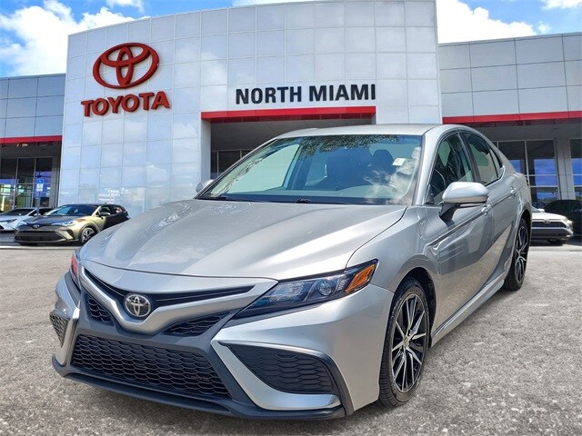 2023 Toyota Camry SE photo 2