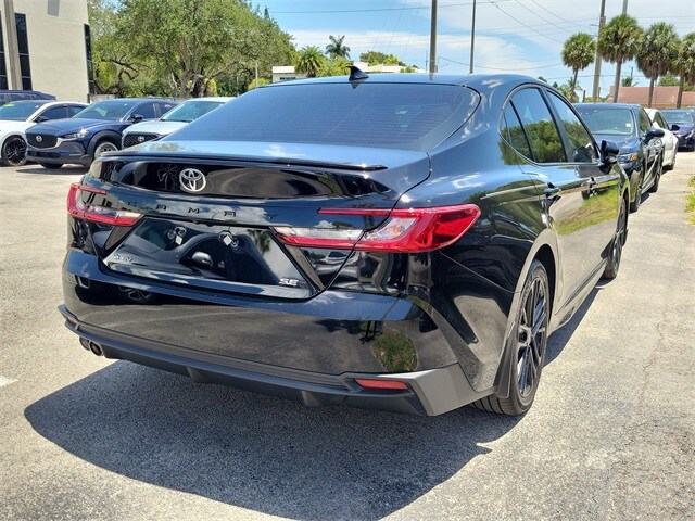 2025 Toyota Camry SE photo 4