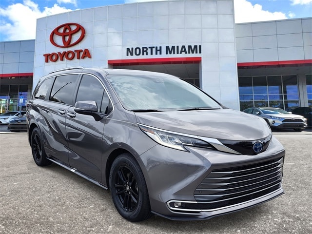 2022 Toyota Sienna Van Passenger Van 