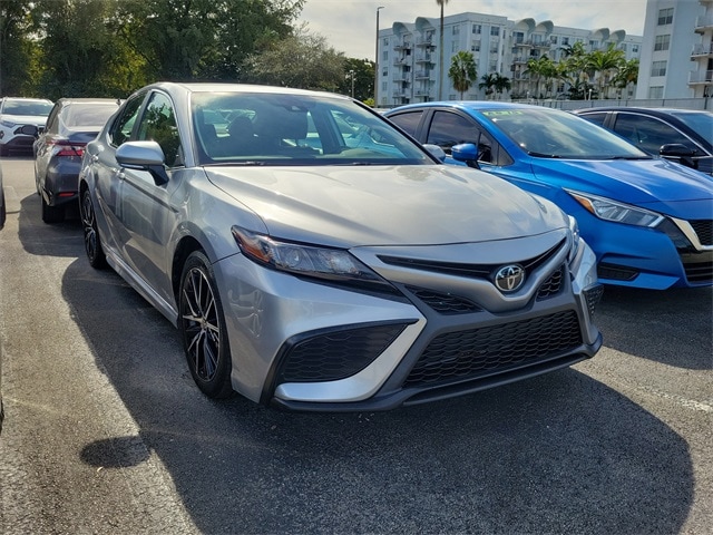 2024 Toyota Camry SE's photo