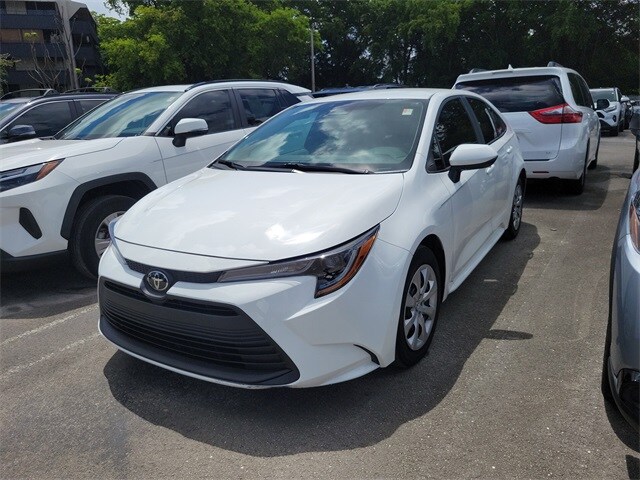 2024 Toyota Corolla LE photo 2