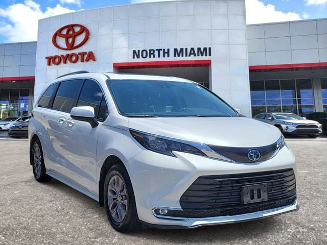 2024 Toyota Sienna Van Passenger Van 