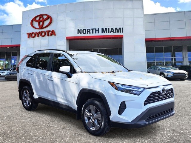 2025 Toyota RAV4 XLE's photo