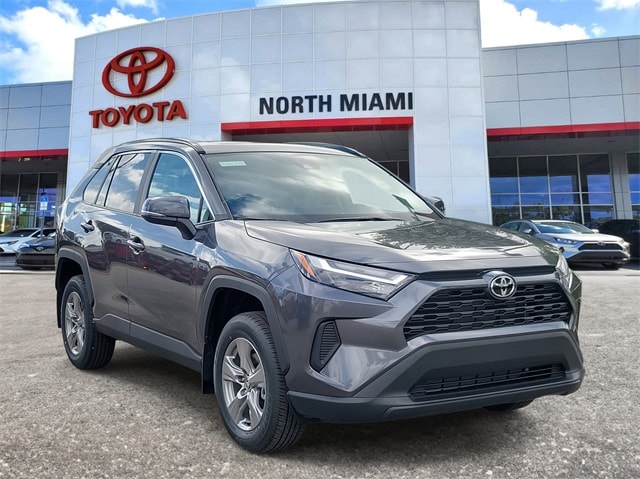 2025 Toyota RAV4 XLE's photo