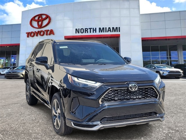 2025 Toyota RAV4 SE's photo