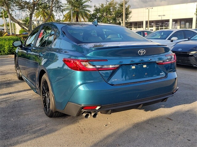 2025 Toyota Camry SE photo 3