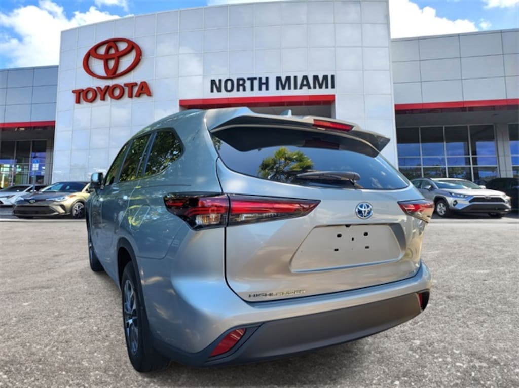 Used 2024 Toyota Highlander Hybrid XLE SUV