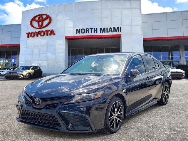 2022 Toyota Camry SE photo 2