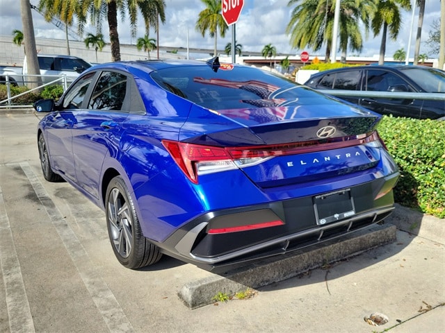 2024 Hyundai Elantra SEL photo 4