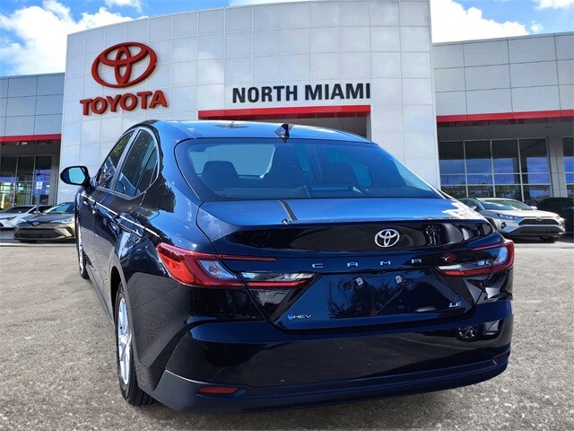 2025 Toyota Camry SE photo 3