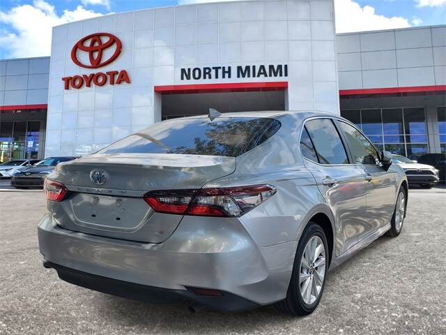 2023 Toyota Camry LE photo 3