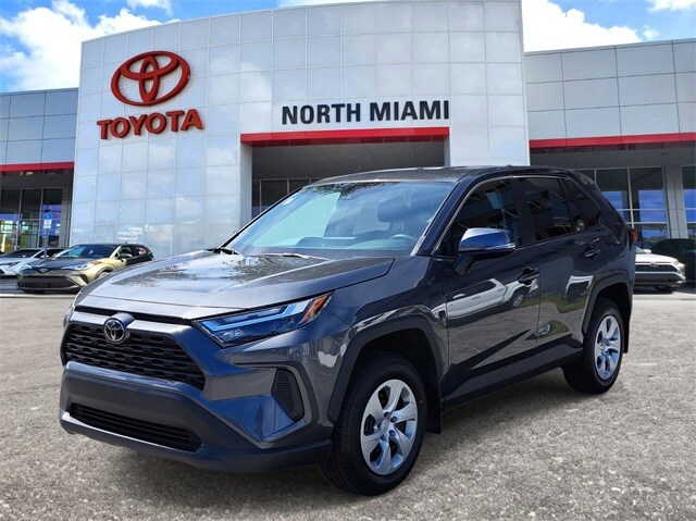 2023 Toyota RAV4 LE photo 2